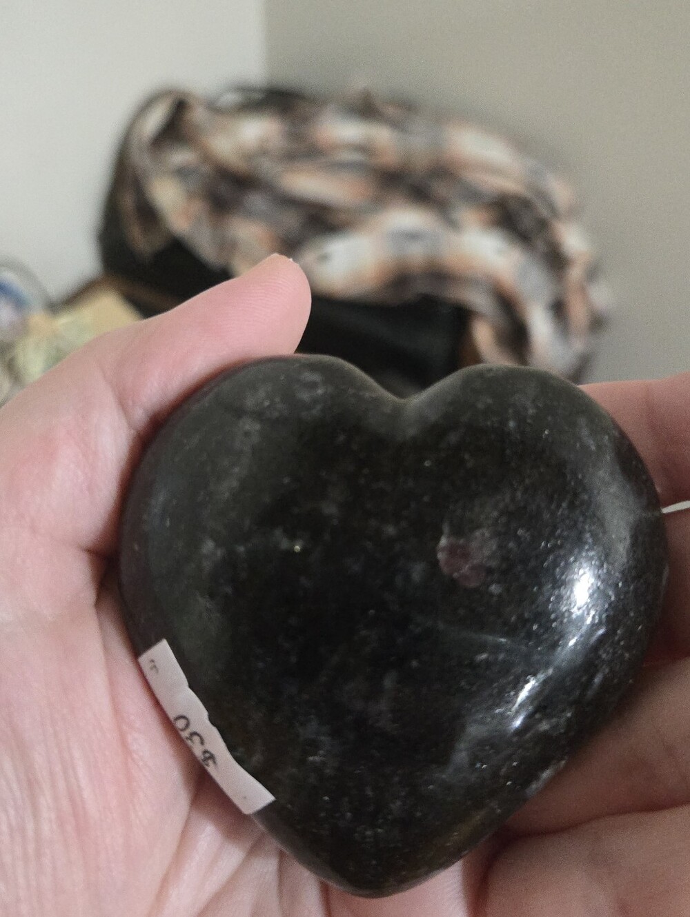 Ruby & Black Spinnel Crystal Heart Carving A - Picture 2 of 4